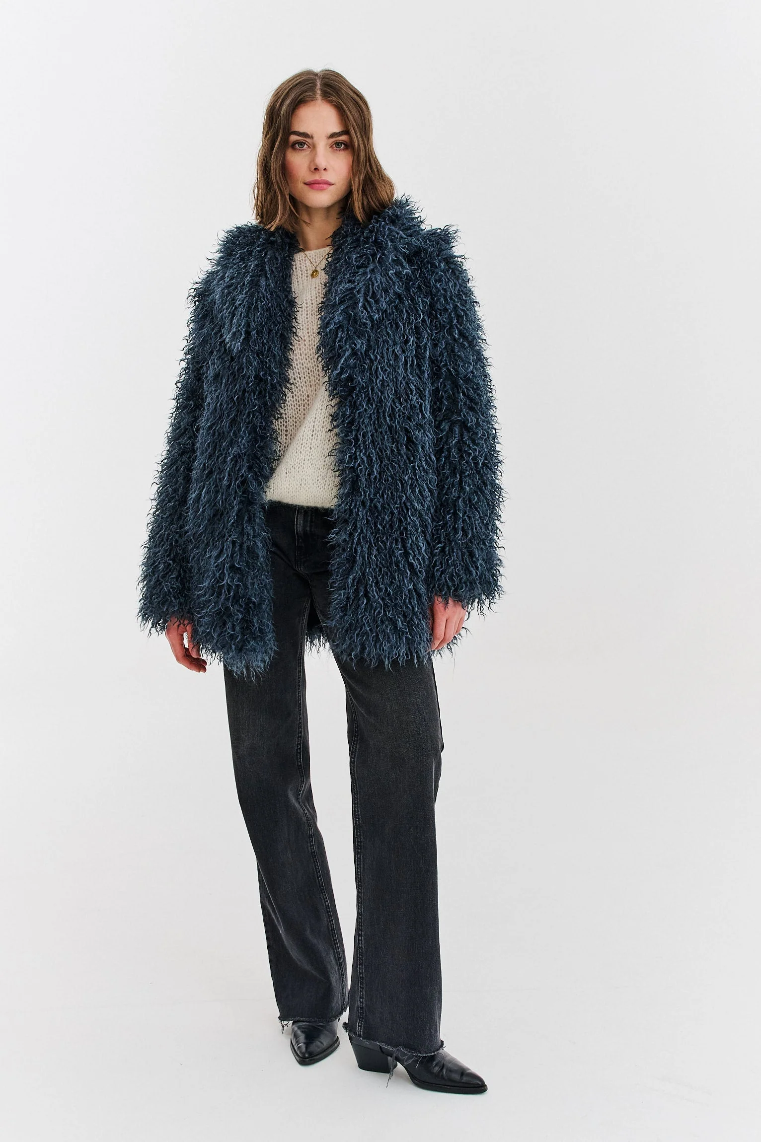 Dark Moon faux fur - Image 10