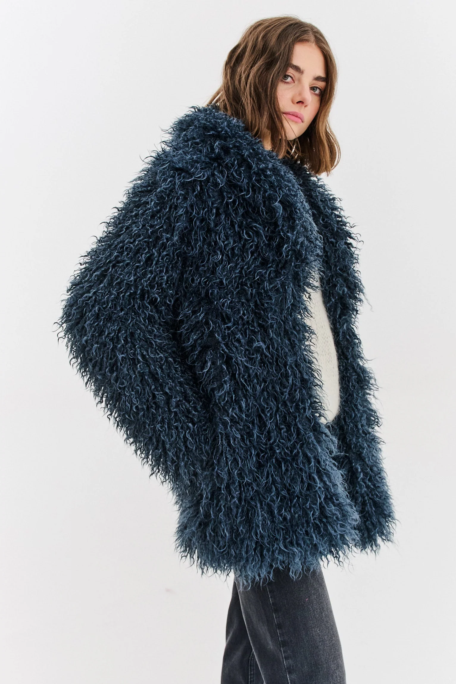 Dark Moon faux fur - Image 8