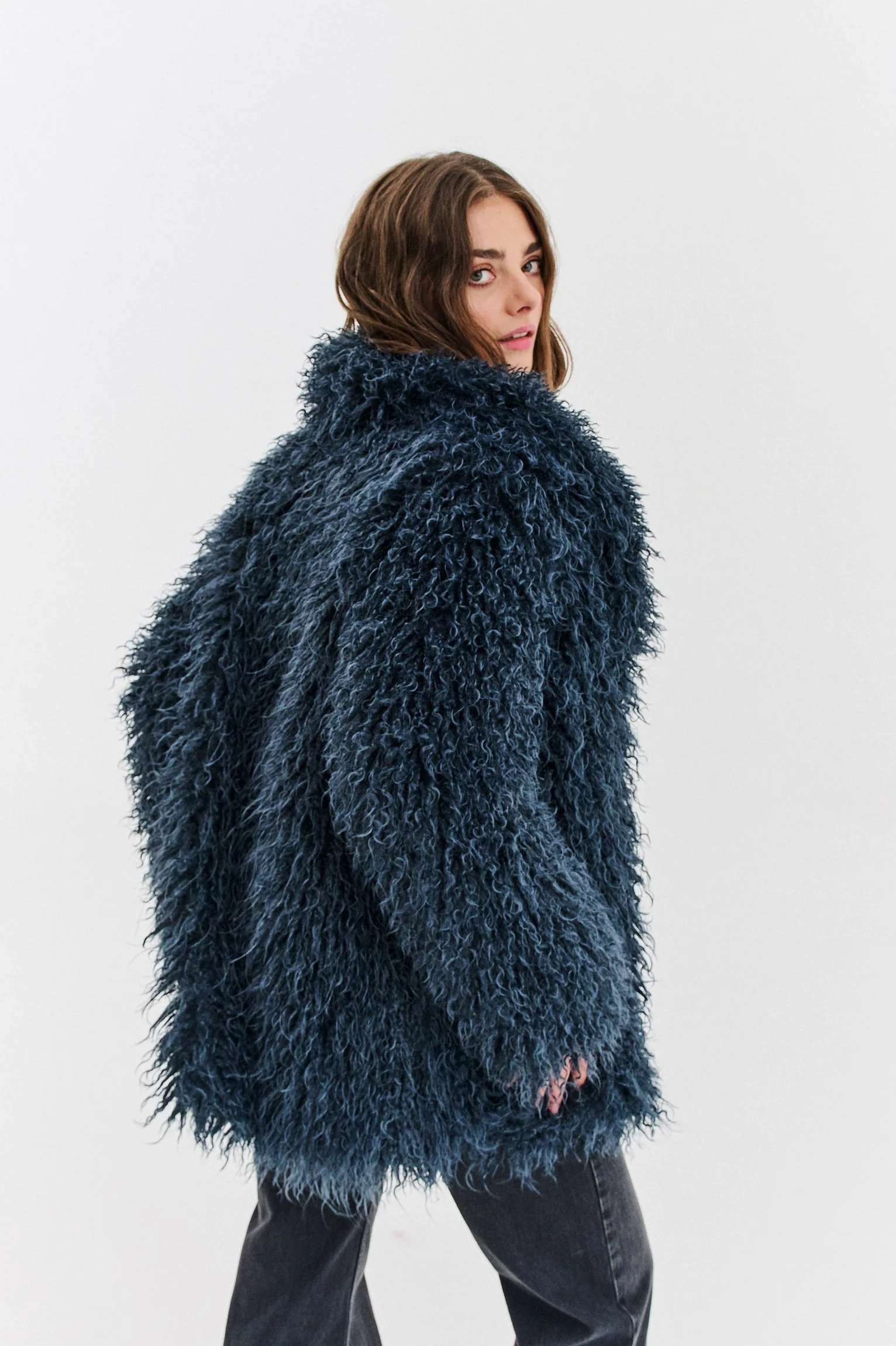 Dark Moon faux fur - Image 9