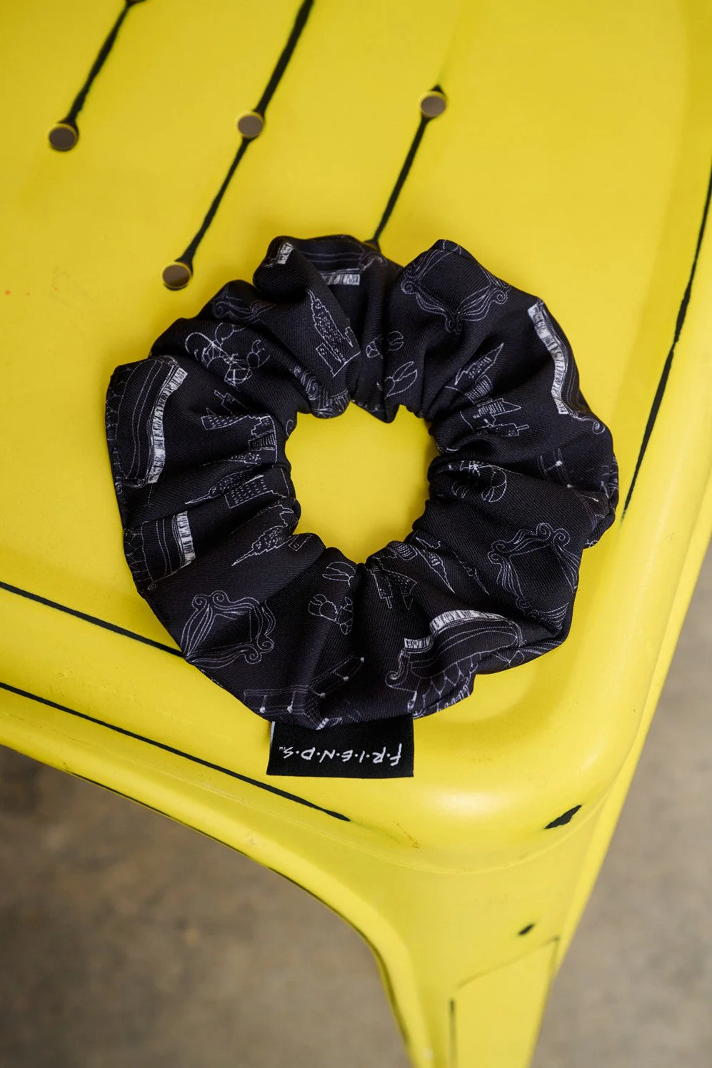 Set of 3 Friends From New York scrunchies - Image 2