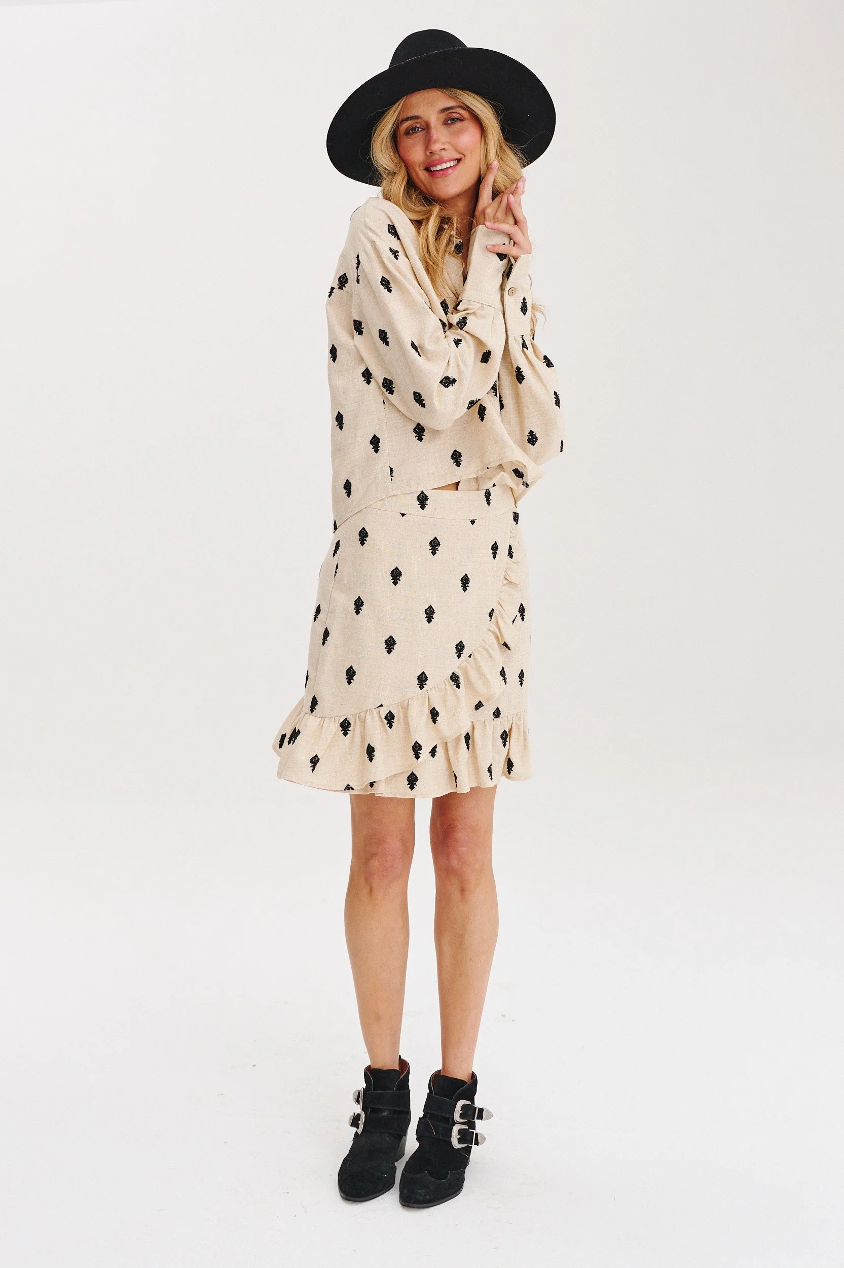 Sunny Jane linen mini skirt - Image 11