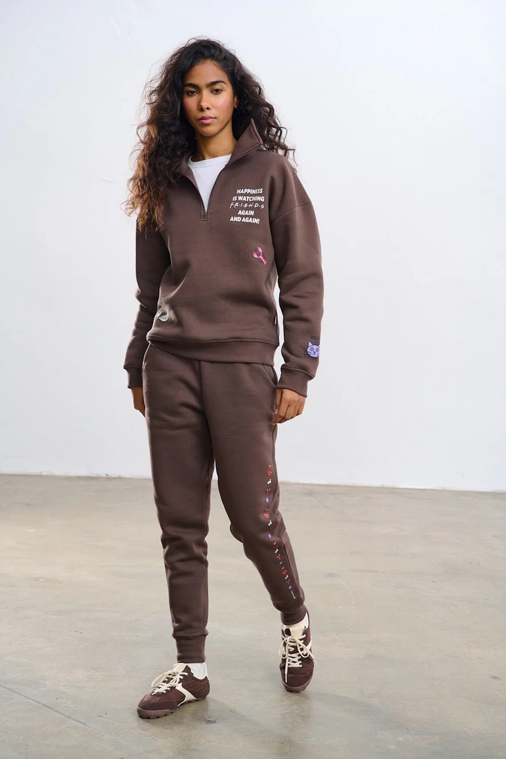 Watching Friends sweatshirt - Image 15